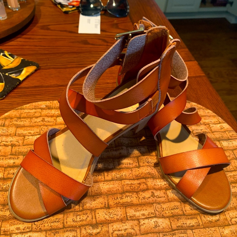 Bundle -2 cute sandals with block heels material girl black and brown🤩EUC